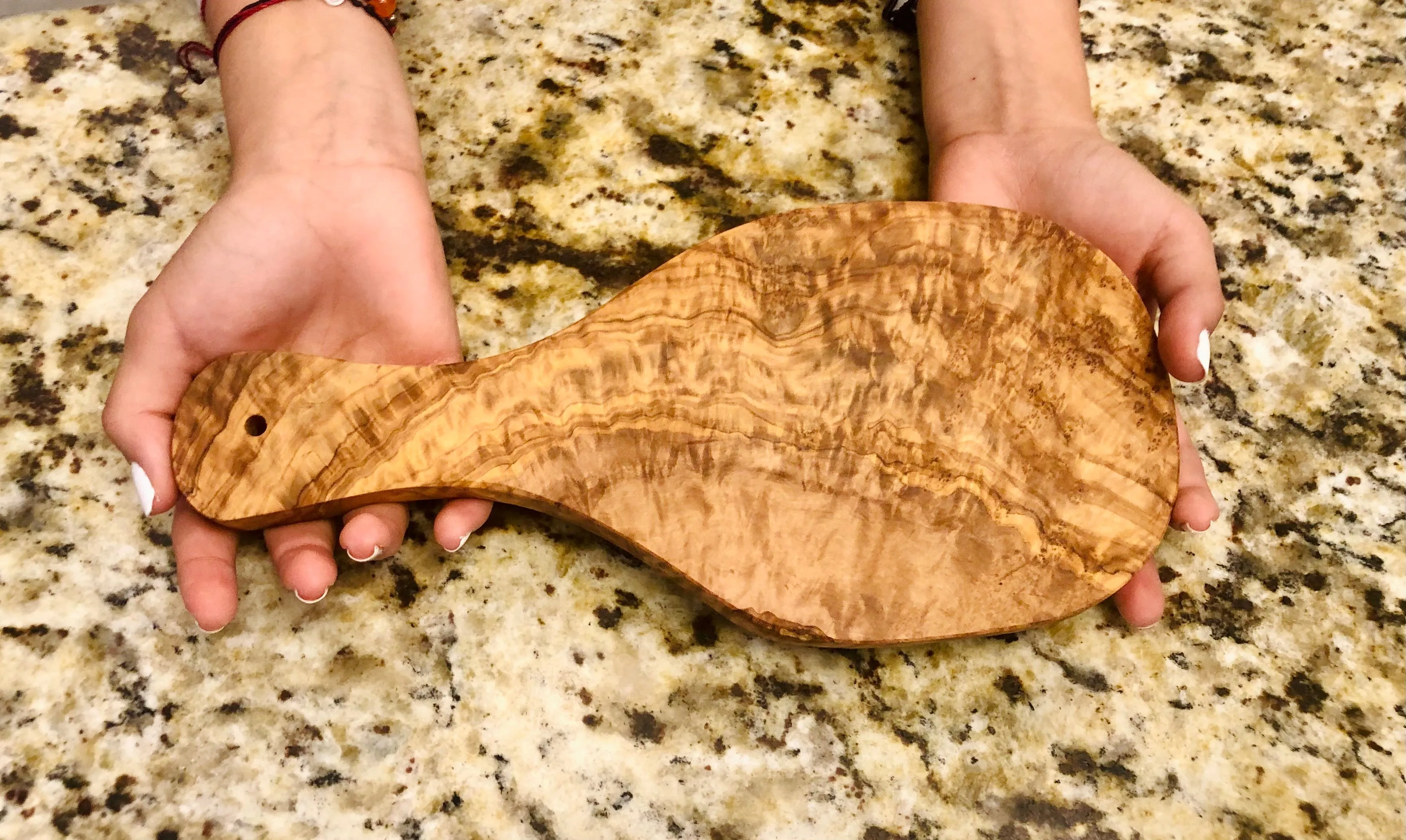Choixe Authentic Olivewood Cutting Board: Handcrafted Beauty & Multifunctional Versatility