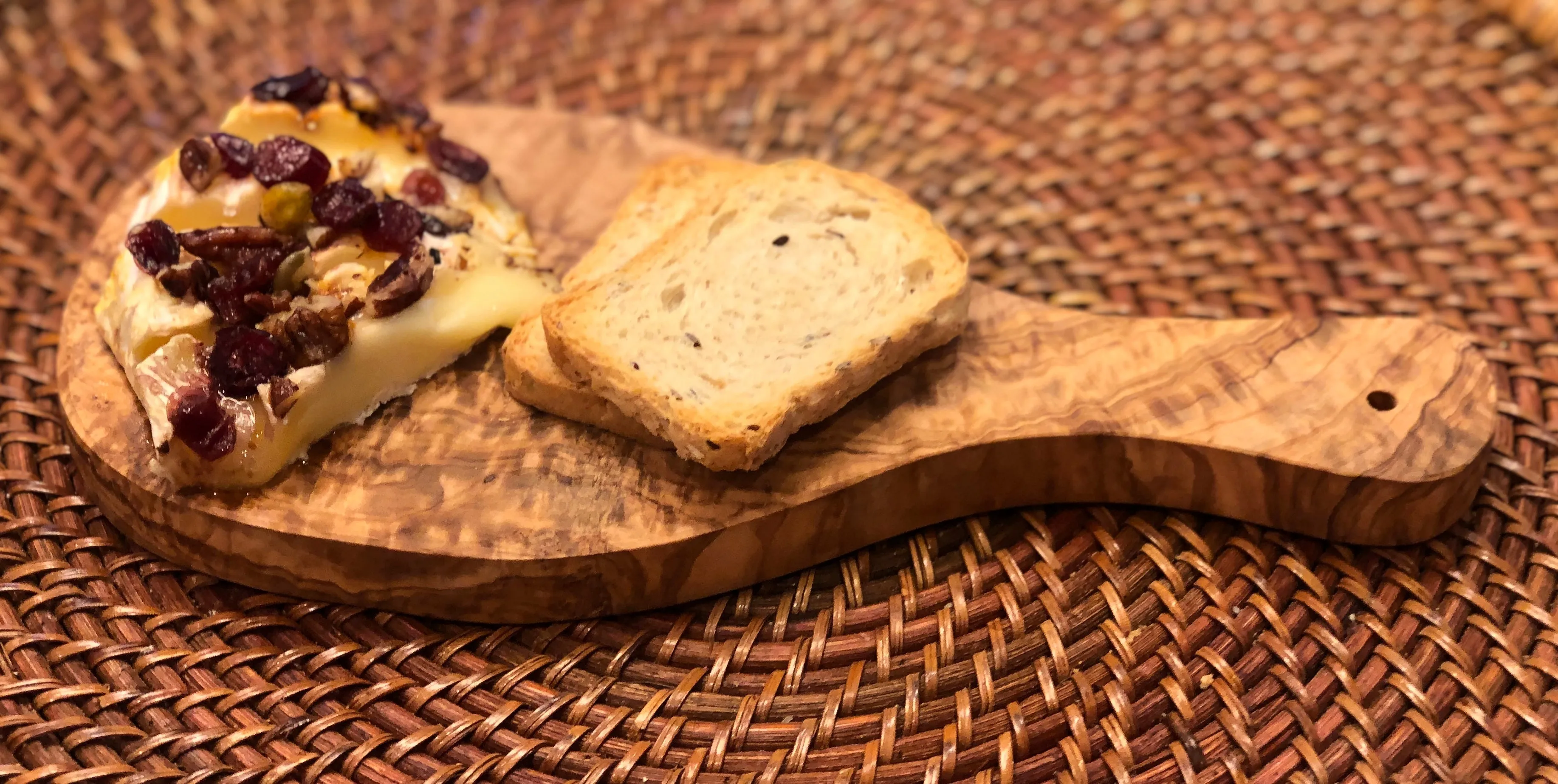 Choixe Authentic Olivewood Cutting Board: Handcrafted Beauty & Multifunctional Versatility