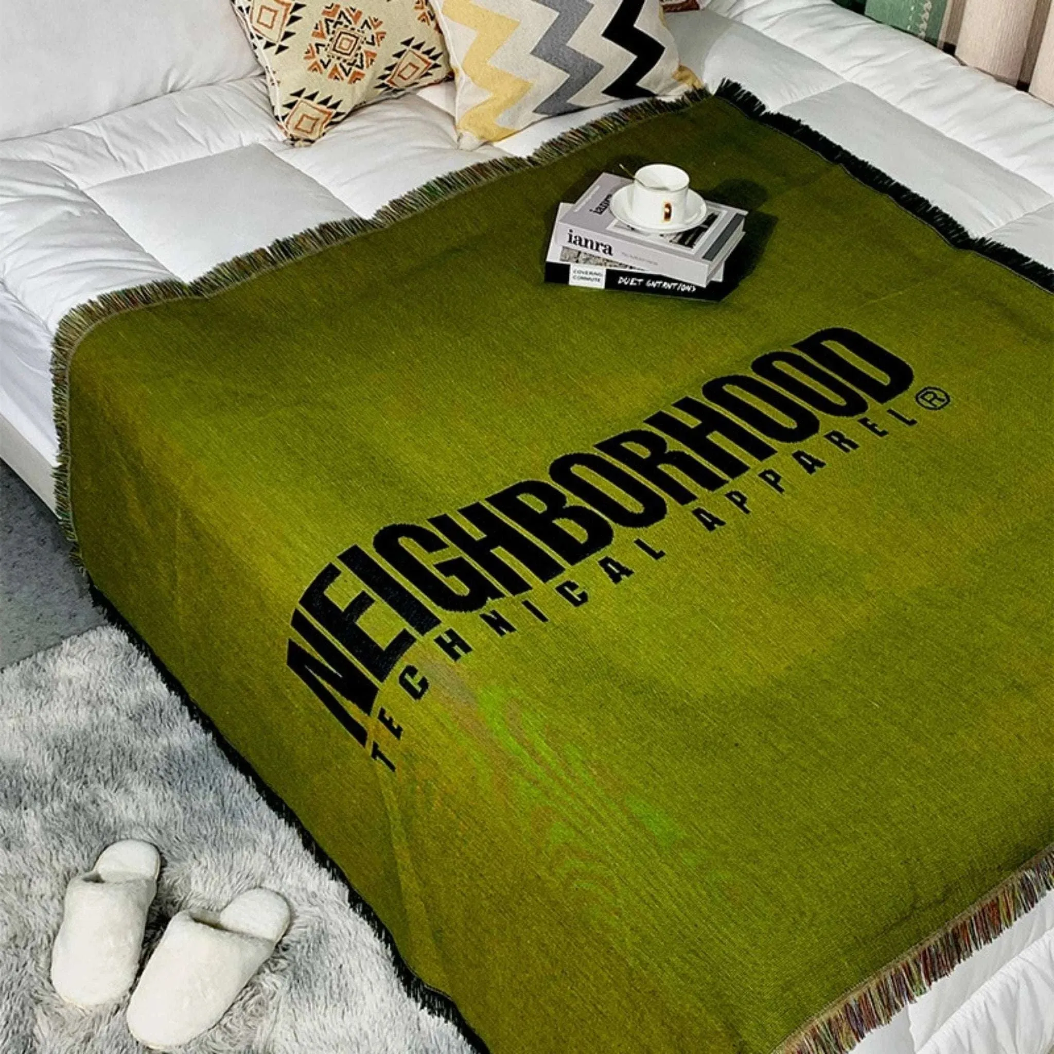 Green Tassel Knitted Picnic Mat - Vintage Letter Blanket for Outdoor Adventures